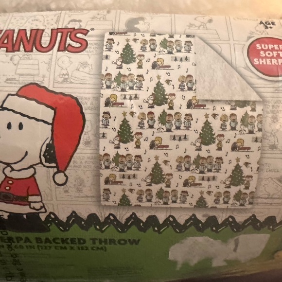 NWT Peanuts Snoopy Christmas Sherpa Backed Throw 50" X 60" Super Soft Blanket - Picture 5 of 5